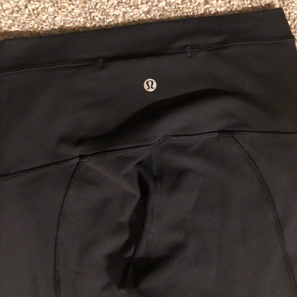 Lululemon leggings. 6 - Picture 6 of 8